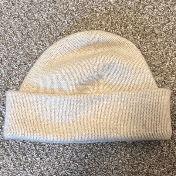 Everlane The Felted Merino Beanie Heathered Oat Unisex - Picture 2 of 5